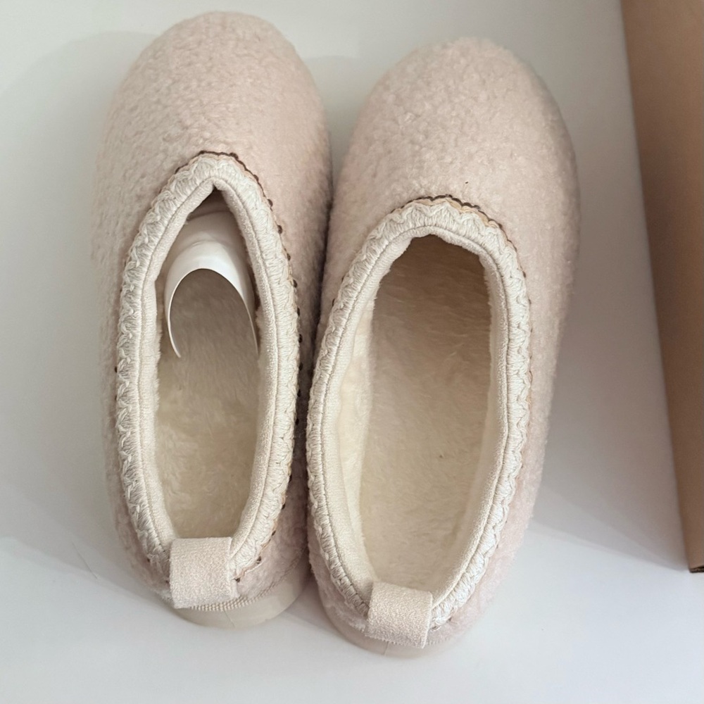 Beige Sherpa faux fur clogs with platform - Picture 3 of 5